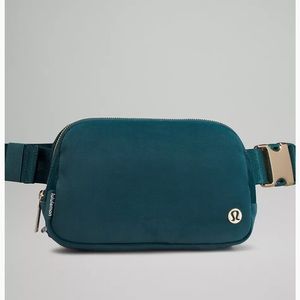 🍋🆕🍋 Lululemon everywhere belt bag 1L *Velour- Jasper Green/Gold NWT -last one